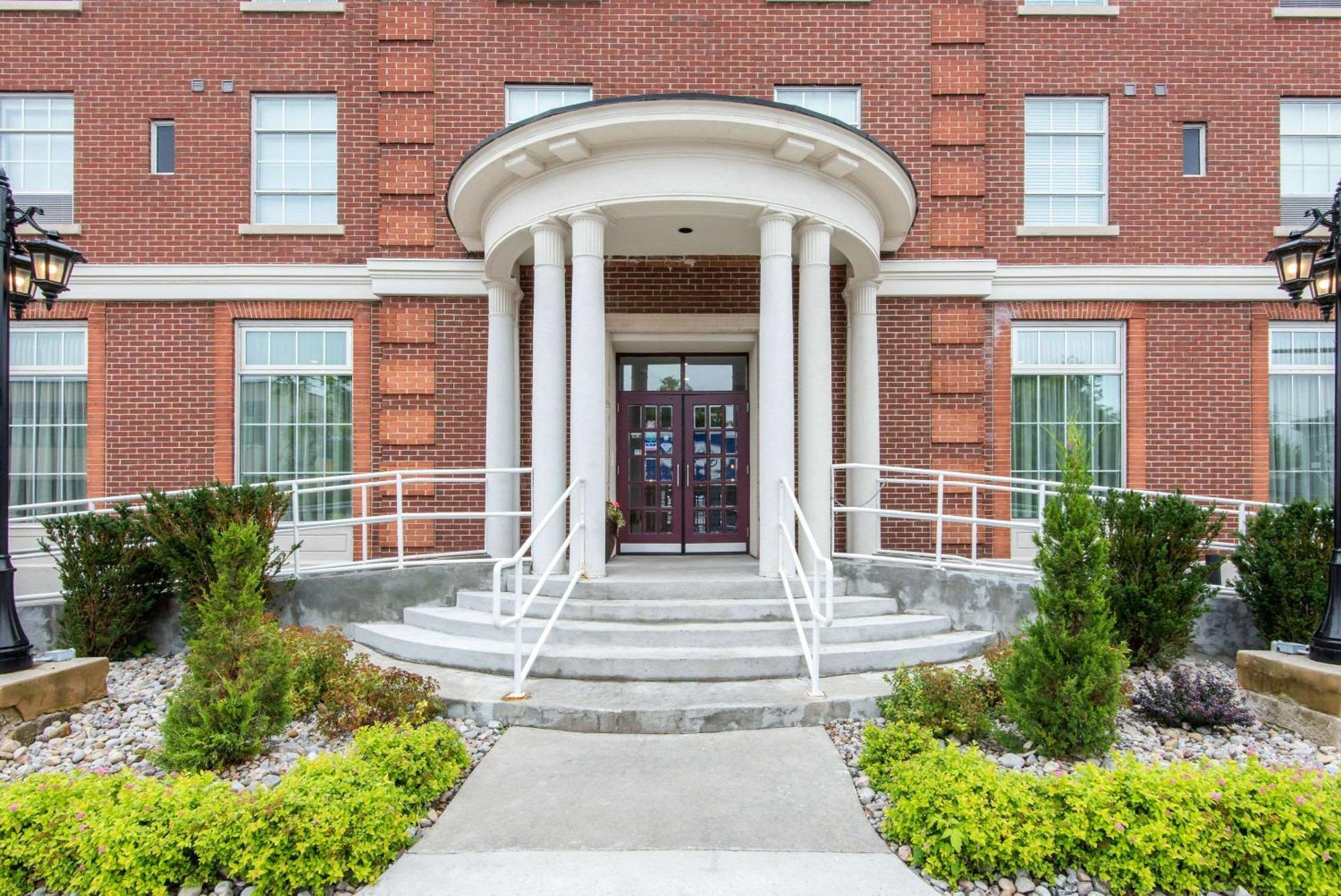 The Champlain Waterfront Hotel Ascend Hotel Collection Orillia Exterior foto